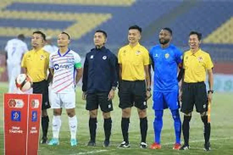 Nhiệm Vụ Quan Trọng Của Trợ Lý Trọng Tài Bóng Đá Chuyên Nghiệp